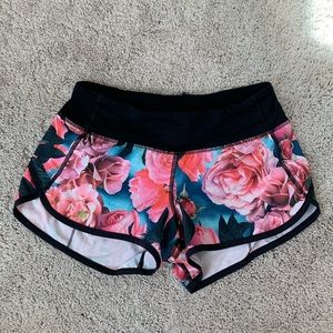Lululemon speed shorts size 2 Flower Print